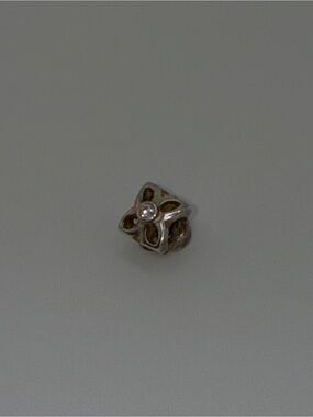 PANDORA four petal Flower CZ CHARM 790260cz RETIRED